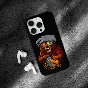 Retro-Bär mit Käsehobel-Hut und Sonnenbrille iPhone 15 Pro Hülle