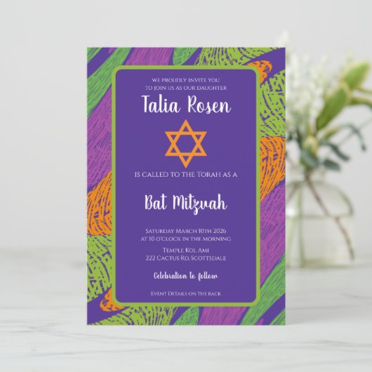 Retro-Bat Mitzvah-Lila und grüner QR-Code Einladung (Stehend Vorderseite)