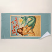 Retro Beach Babe Pin-Up Mermaid | Teal Mermaidcore Strandtuch (Vorderseite)