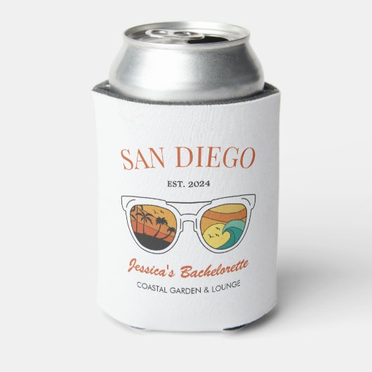 Retro Beach Bachelorette Custom Bridesmaid Geschen Dosenkühler (Kanne Rückseite)