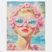 Retro Beach Girl mit Blumenbrille Fleecedecke (Vorderseite)