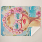Retro Beach Girl mit Blumenbrille Sherpadecke (Vorderseite (Horizontal))