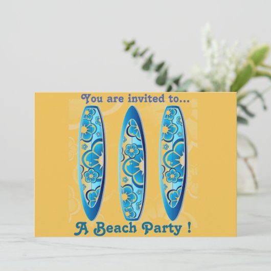 Retro Beach Party blaue Surfbretter und Sand Einladung (Stehend Vorderseite)