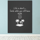 Retro Beach Vibe Smiley Face Tee - Funny Humor Leinwanddruck (Insitu (Holzboden))