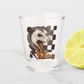 Retro Behalt Talking Feral Possum: Angry Wild Anim Schnapsglas (Vorderseite)