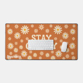 Retro Beige Daisies Bleibe Groovy Brown Script Nam Schreibtischunterlage (Tastatur & Maus)