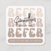 Retro Beige Refer a Friend Modern Logo Lash Salon Empfehlungskarte (Vorderseite)