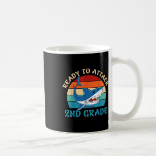 Retro bereit zum Angriff der zweiten Klasse ersten Kaffeetasse