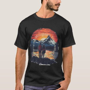 Retro-Berg-Sonnenuntergang-Wanderpaar-Grafik T-Shirt