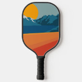 Retro Berglandschaft Illustration Rot Blau Pickleball Schläger (Rückseite)