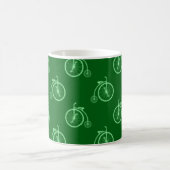 Retro Bicycle Pattern in Green Tones Kaffeetasse (Mittel)