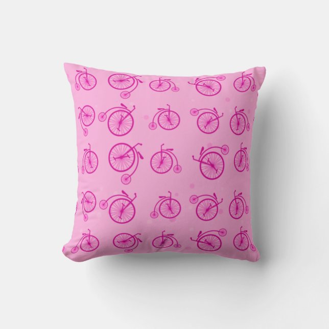 Retro Bicycle Pattern on Pink Background Kissen (Vorderseite)