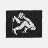 Retro Bigfoot Drink Beer - Funny Sasquatch Fleecedecke (Vorderseite (Horizontal))