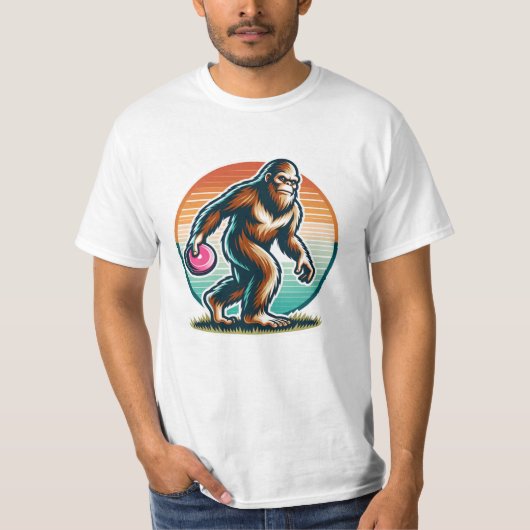 Retro Bigfoot Sasquatch Disk Golf T-Shirt (Vorderseite)