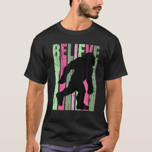 Retro Bigfoot Yeti Vintag Verstörter Spaß Geburtst T-Shirt