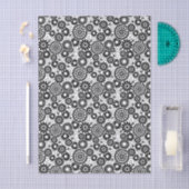 Retro Black and White Chic Folk Flowers Pattern Seidenpapier (Handwerk)
