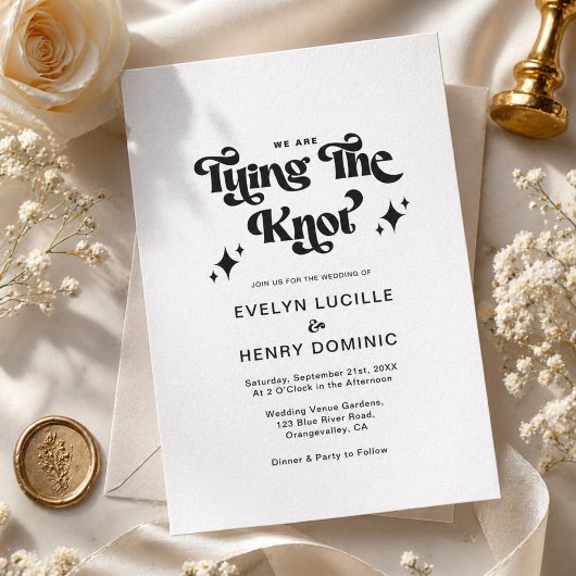 Retro Black and White Groovy Bold Script Wedding Einladung