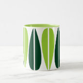 Retro-Blätter - grün und dunkelgrün Zweifarbige Tasse (Mittel)