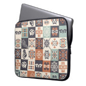 Retro Blau, weiß und orange Azulejos Pattern Lisb Laptopschutzhülle (Vorderseite Links)
