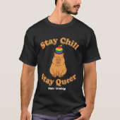Retro Bleib Chill Bleib Queer Capybara Regenbogen T-Shirt (Vorderseite)