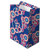 Retro Blue Floral Mittlere Geschenktüte (Rückseite Schrägansicht)