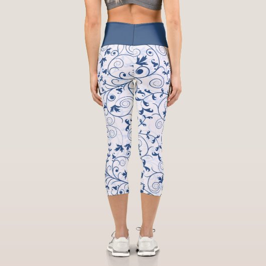 Retro Blue Leaf Swirl Muster Capri Leggings (Rückseite)