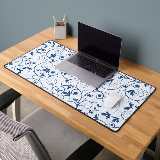 Retro Blue Leaf Swirl Muster Monogramm Schreibtischunterlage (Büro 2)