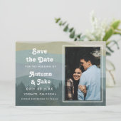 Retro Blue Mountains & Wald Foto Hochzeit Save The Date (Stehend Vorderseite)