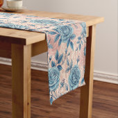 Retro Blue Rose Muster auf weichrosa Hintergrund Kurzer Tischläufer (Beispiel)