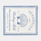 Retro Blue Seashells & Wedding Bells Bachelorette Fleecedecke (Vorderseite (Horizontal))