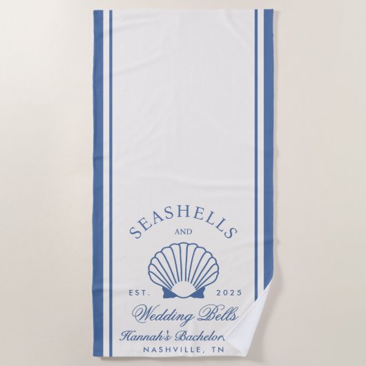 Retro Blue Seashells & Wedding Bells Bachelorette Strandtuch (Vorderseite)