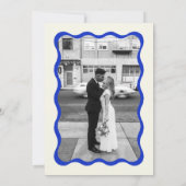Retro Blue Wavy Squiggle Foto Wedding Save The Date (Rückseite)
