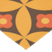 Retro-Blume auf orangefarbenen Kreisen des mittler Tischdecke (Schrägansicht)