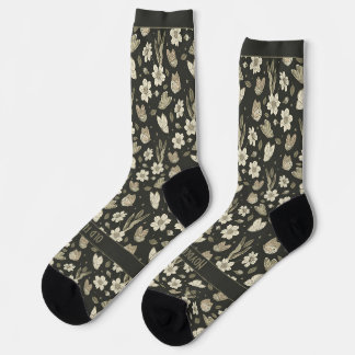 Retro-Blumen und Schmetterlinge auf Dunkelgrau Socken