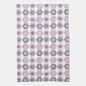 Retro-Blumenmuster (rosa und grau) Geschirrtuch (Vertikal)