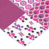 Retro Blumenschädel-Polkapunkt Tischdecke (Schrägansicht)