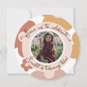Retro Boho Daisy Birthday Girl Round Einladung (Vorderseite)