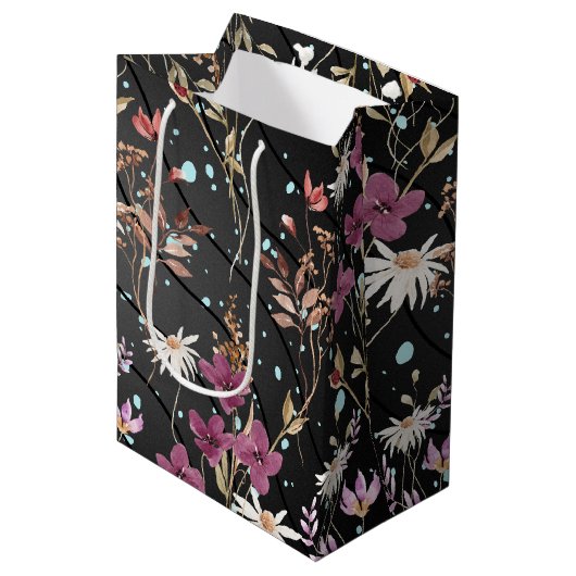 Retro Boho Elegante Wildblumen Mittlere Geschenktüte (Vorderseite Schrägansicht)