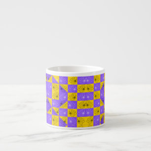 Retro Boho Lila und Gelbe Gänseblümchen-Schachbret Espressotasse