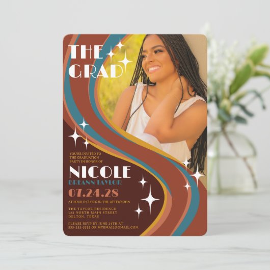 Retro Bold 70's Rainbow Swirl Lässiger Abschluss Einladung (Stehend Vorderseite)