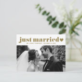 Retro Bold Typografy Gold Just Married Foto Postkarte (Stehend Vorderseite)