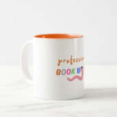 Retro Bookworm Leseliebhaber Zweifarbige Tasse (Vorderseite Links)