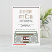 Retro Boombox Indie Mixtape Hochzeit rot / schwarz Einladung (Stehend Vorderseite)