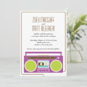 Retro Boombox Indie Mixtape Wedding (Lila/Limon) Einladung (Stehend Vorderseite)