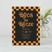 Retro Boos And Booze Halloween Checkered Orange Einladung (Stehend Vorderseite)