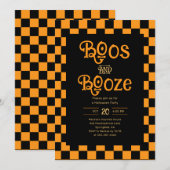 Retro Boos And Booze Halloween Checkered Orange Einladung (Vorne/Hinten)
