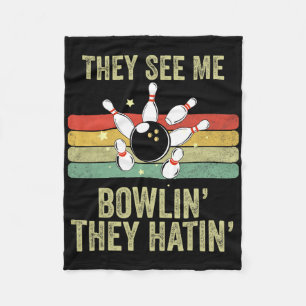 Retro Bowling Sie sehen mich bowlen Sie hassen Vin Fleecedecke