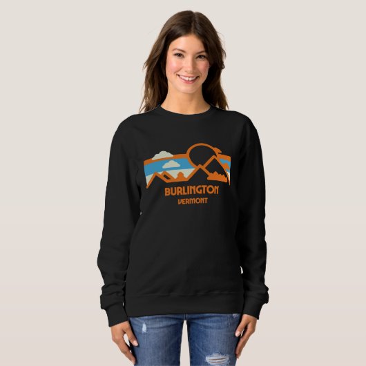 Retro Burlington Vermont Mountain Range Sunset Sweatshirt (Vorne ganz)