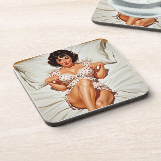 Retro Button-up Girl mit Red Polka Dot PJ's Getränkeuntersetzer (Linke Seite)