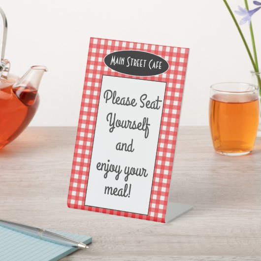 Retro Cafe Red Gingham Bitte setzen Sie sich selbs Sockelschild (In SItu)